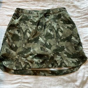 NWT— Slazenger Golf Skirt. Size Small.